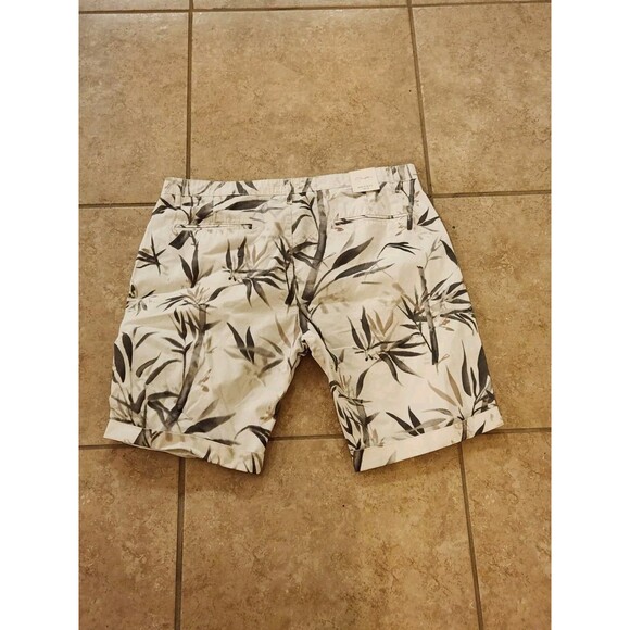 Clayton Studio NWT NEW SLIM FIT size 54 Italy/38 US Botanical Shorts - Picture 2 of 6